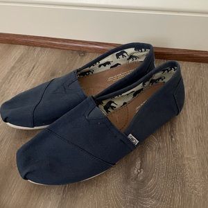 Classic women’s Tom’s shoes